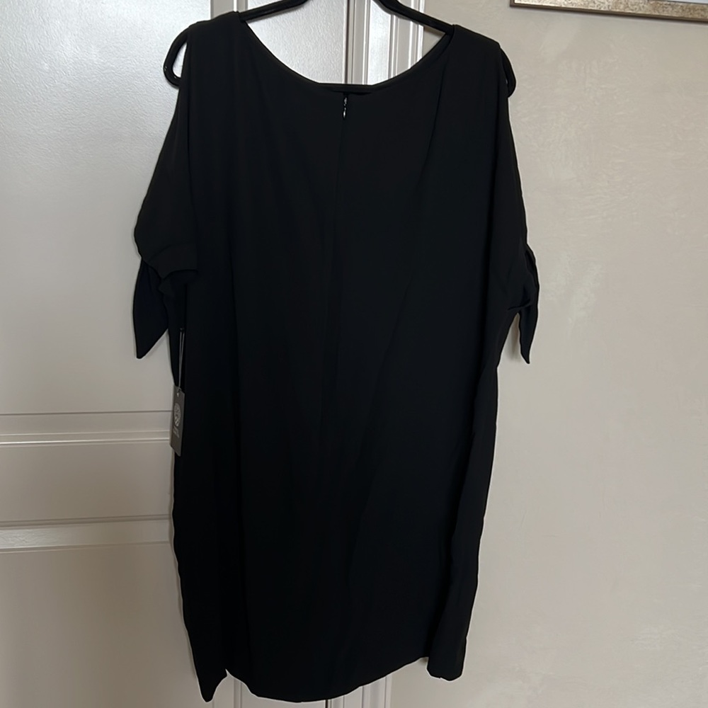 Vince Camuto cold shoulder crepe dress - Picture 4 of 5